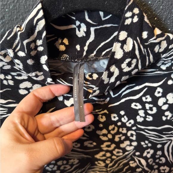 Anthropologie Black and White Patterned Turtle Neck Top Size Small - Picture 2 of 4